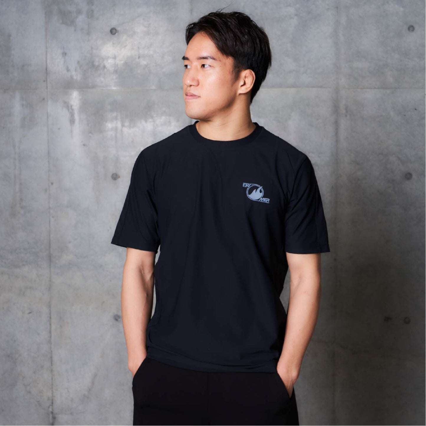 SIGNATURE S/S TEE (BLACK)