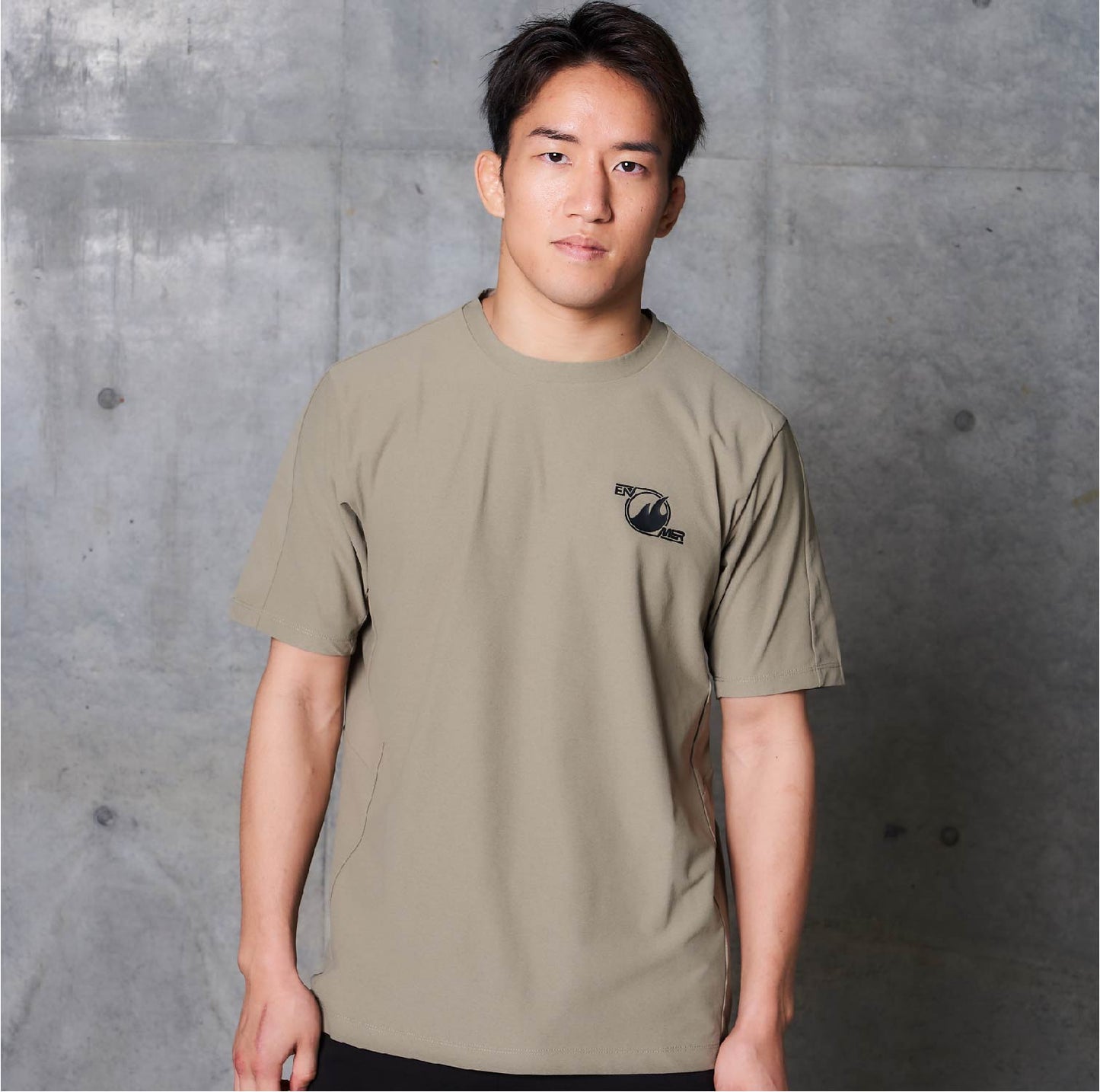 SIGNATURE S/S TEE (LIGHT KHAKI)