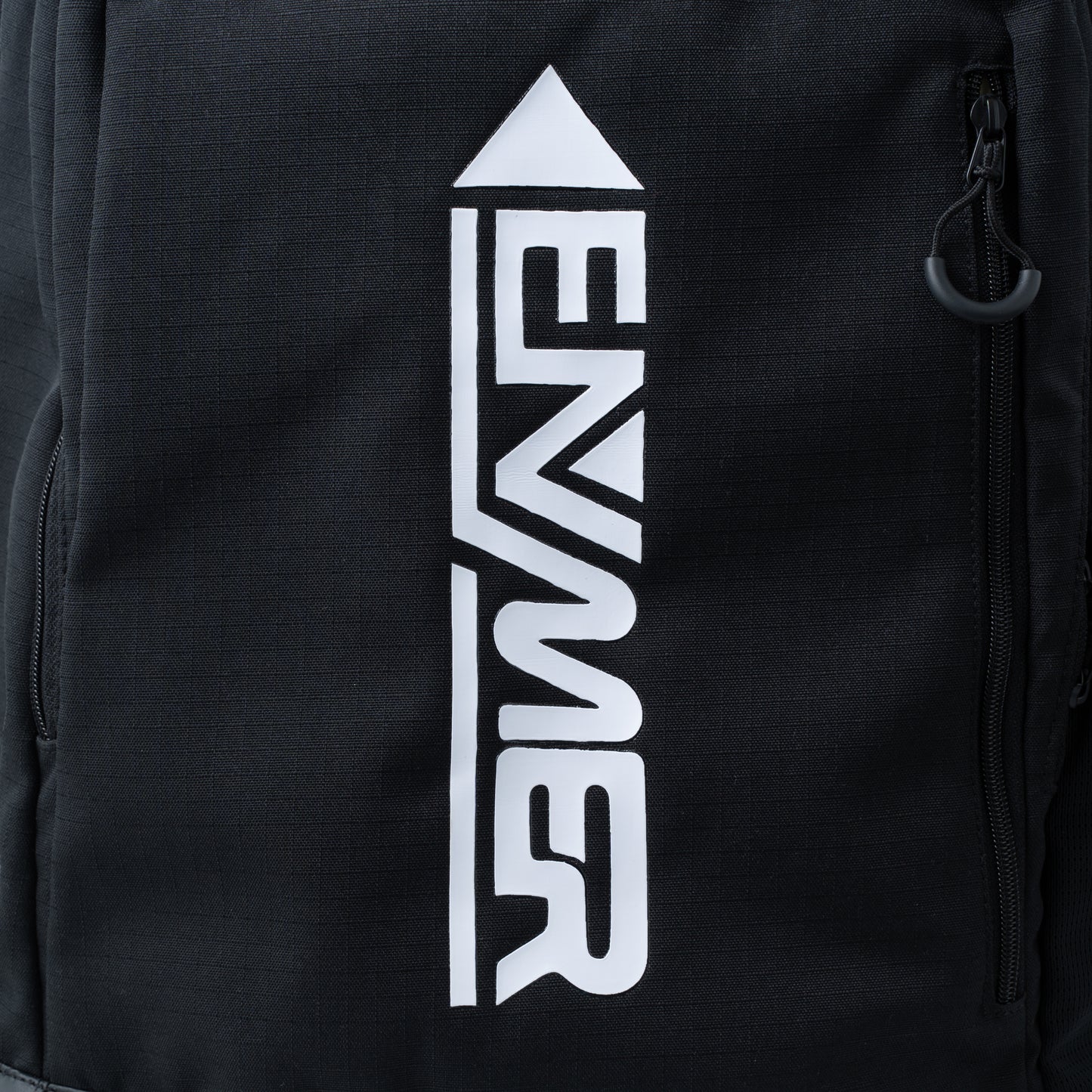 SIGNATURE BACK PACK (BLACK/WHITE)