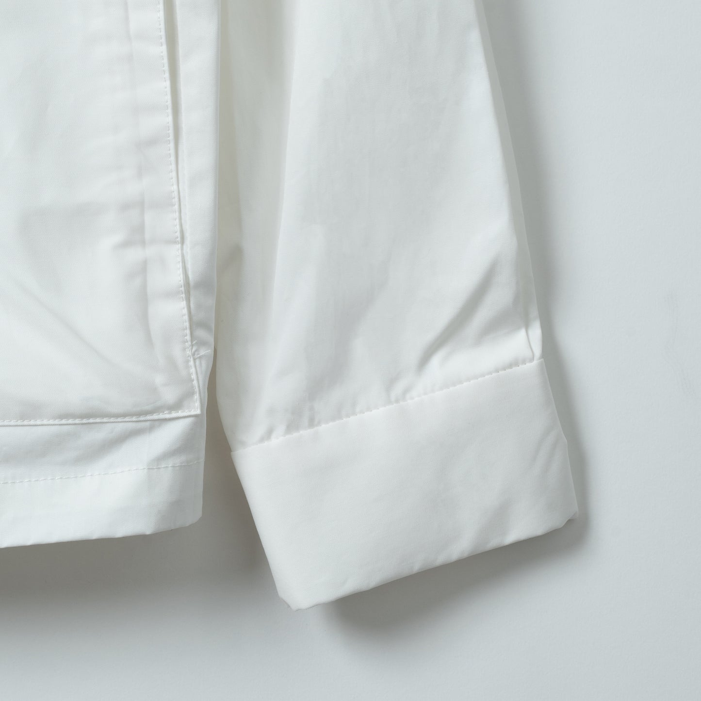 Pockets Hang Tag Coach Shirt (WHITE)