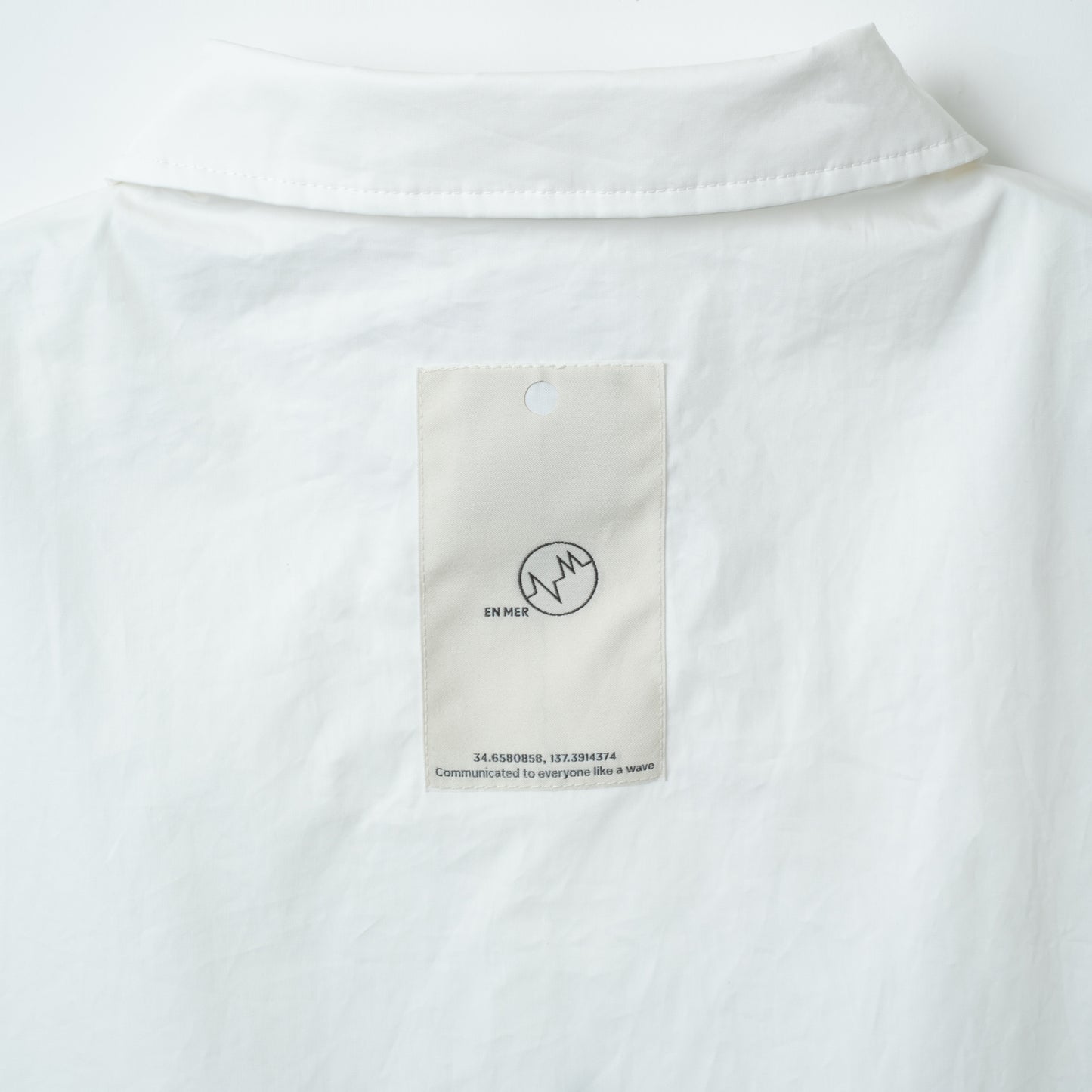 Pockets Hang Tag Coach Shirt (WHITE)