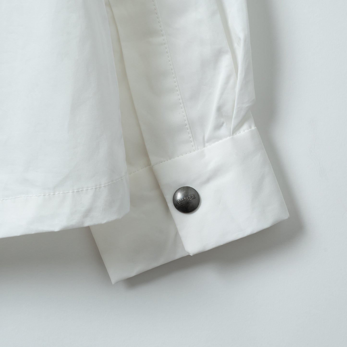 Pockets Hang Tag Coach Shirt (WHITE)