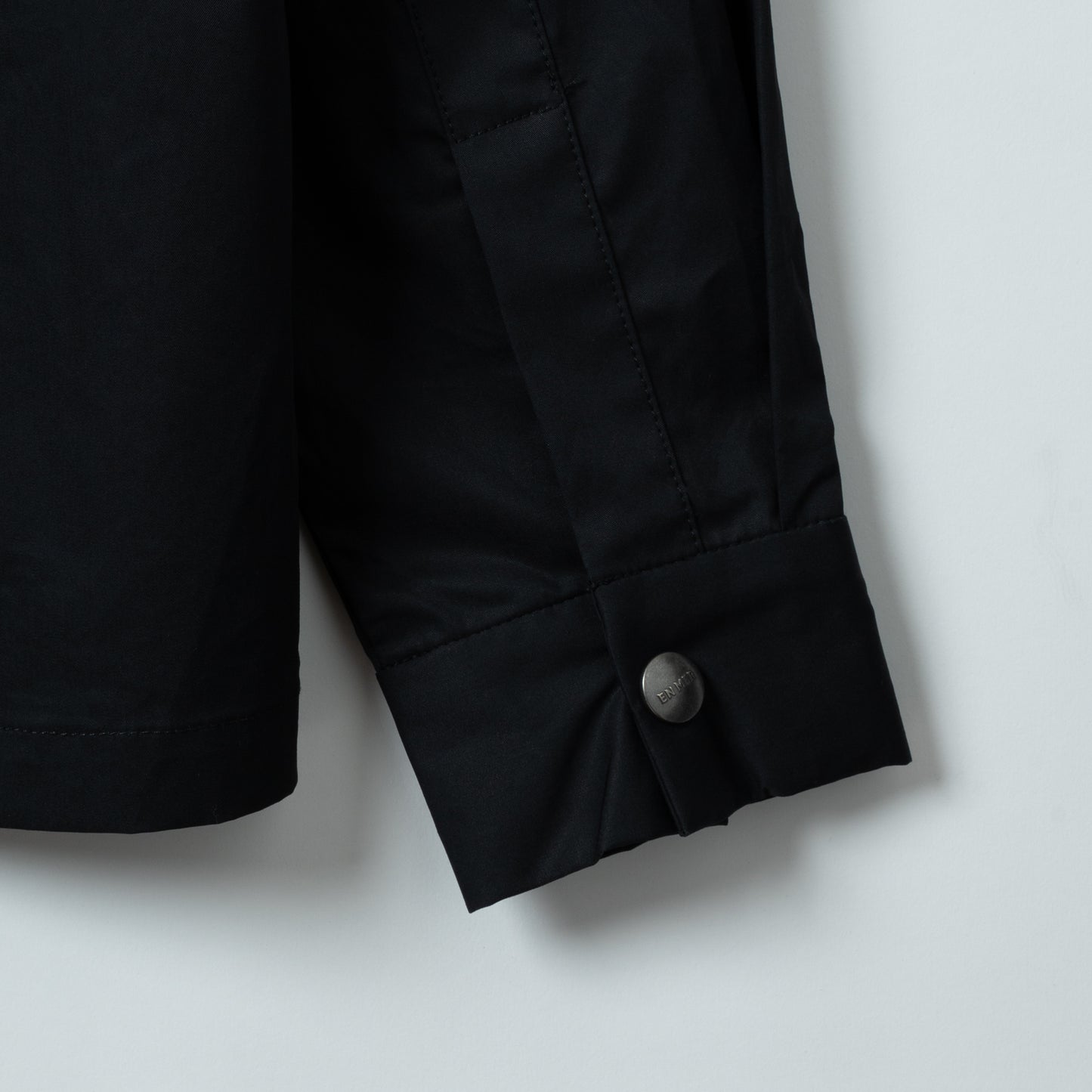 Pockets Hang Tag Coach Shirt (BLACK)