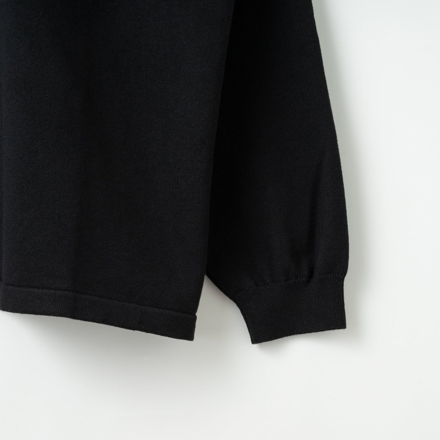 Rubber Tag Knit (BLACK)