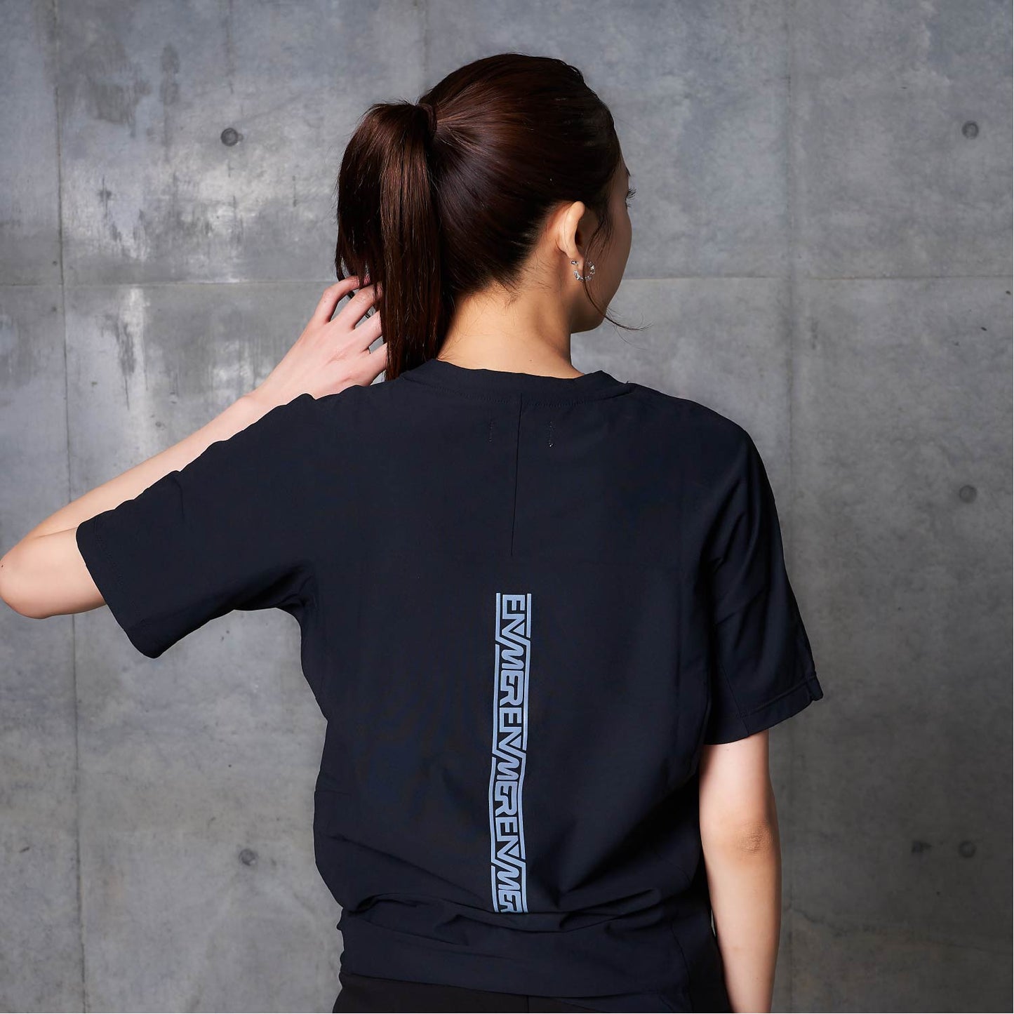 SIGNATURE S/S TEE (BLACK)