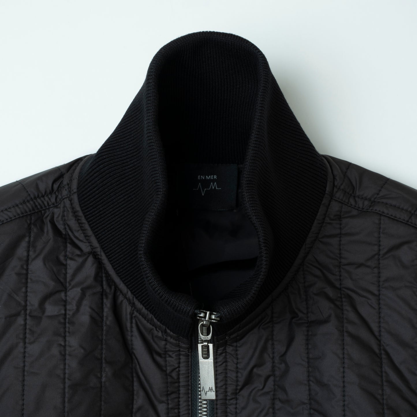 Wave Quilt bomber / BLACK