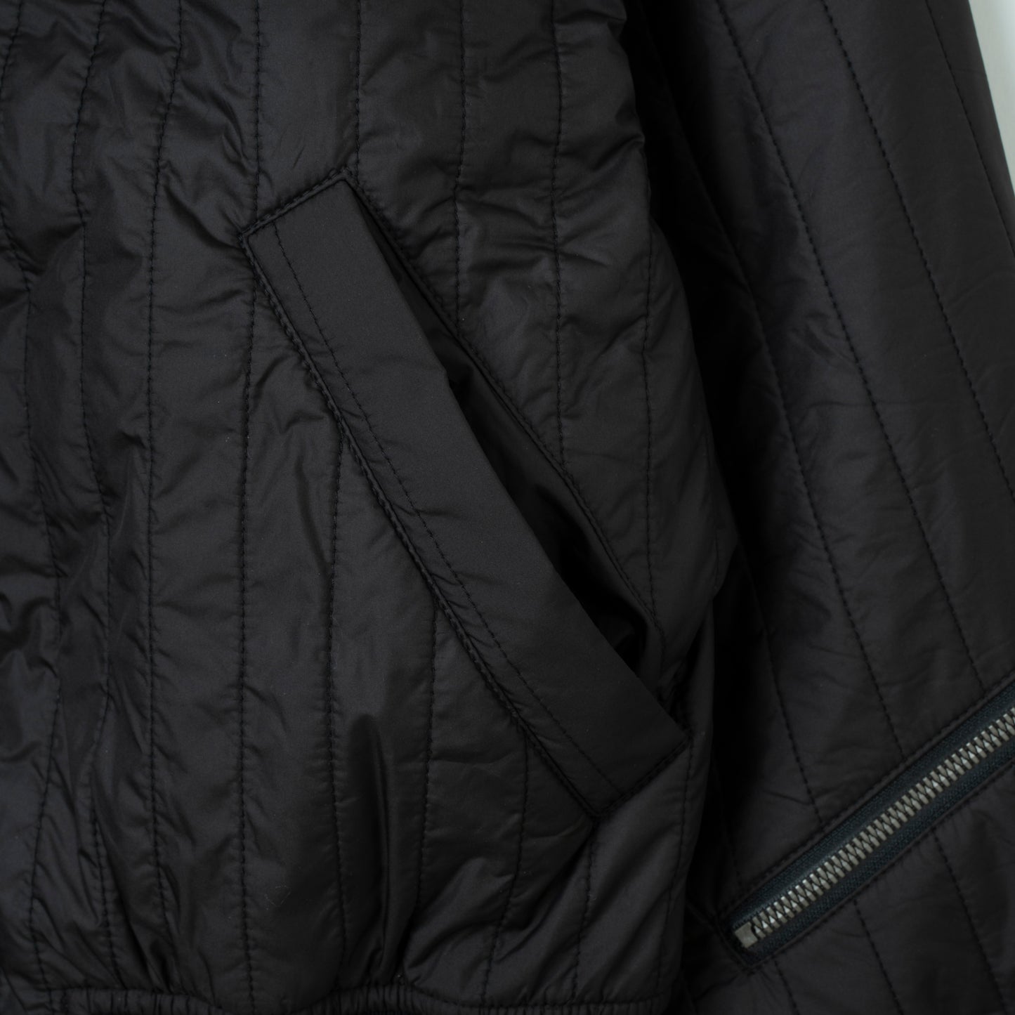 Wave Quilt bomber / BLACK