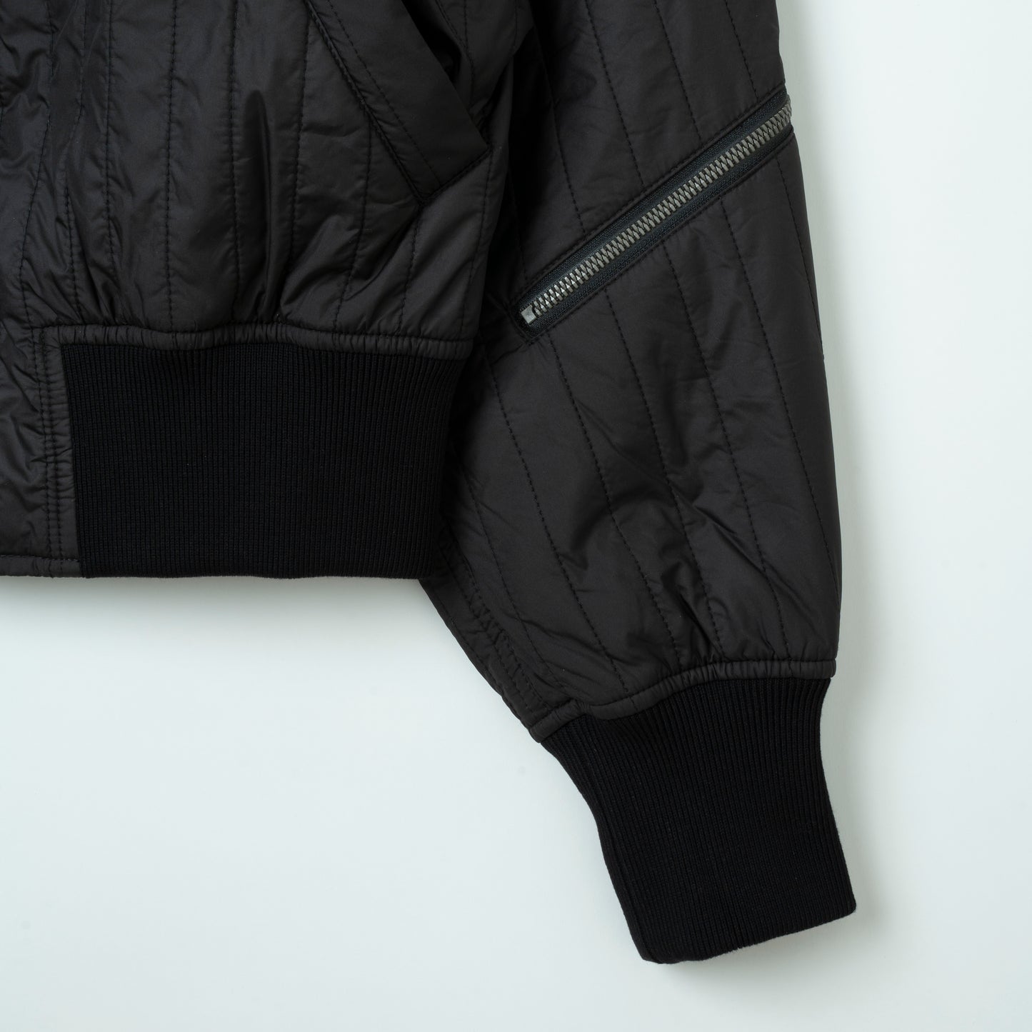 Wave Quilt bomber / BLACK