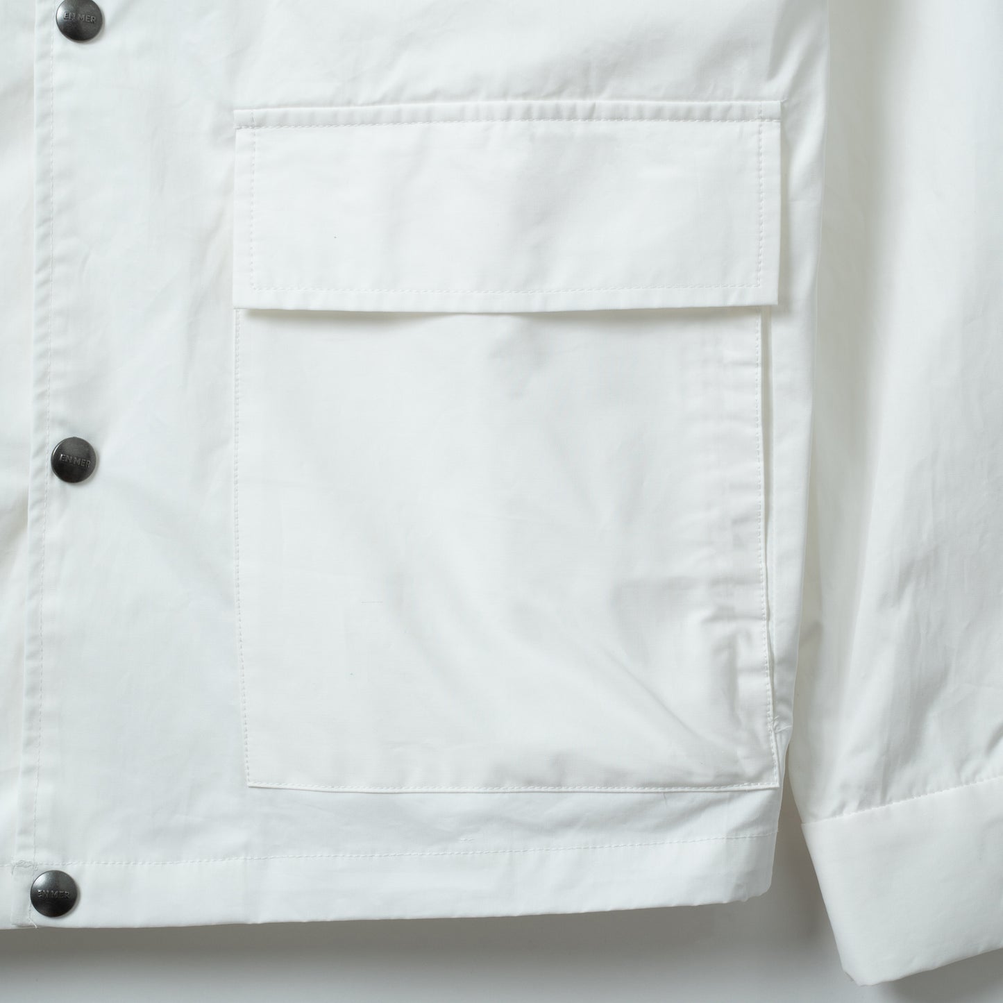 Pockets Hang Tag Coach Shirt (WHITE)